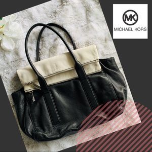 MICHAEL KORS LARGE TIPPI PEBBLED SATCHEL